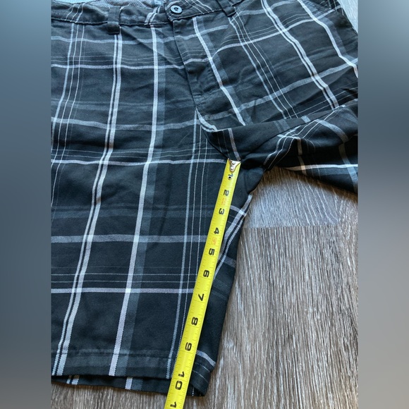 O'Neill Checkered Shorts - Picture 9 of 10
